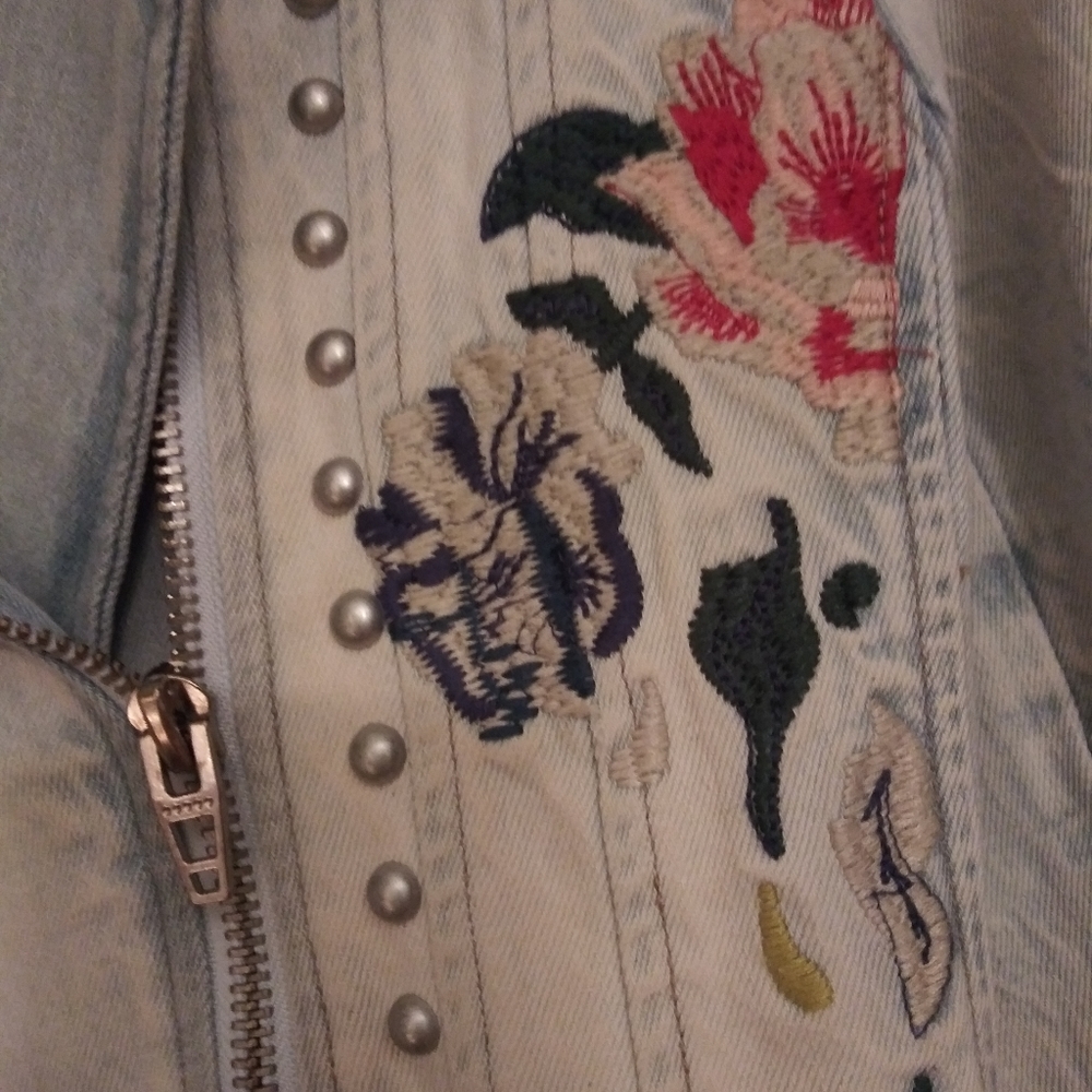 SOLD. BLANKNYC Light Denim Jacket Small - Picture 4 of 14
